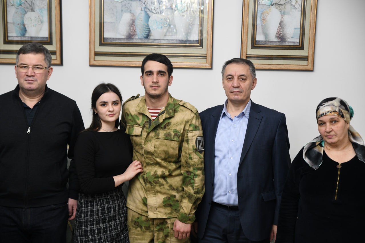 Абдурахман Махмудов посетил семьи участников СВО из Карабудахкентского района
