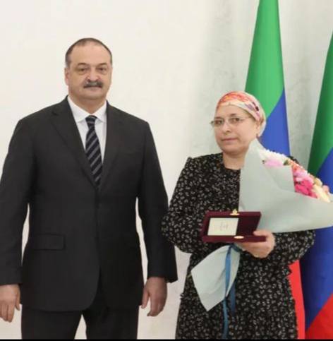 Ума Ачабаева удостоена звания "Заслуженный врач Дагестана"