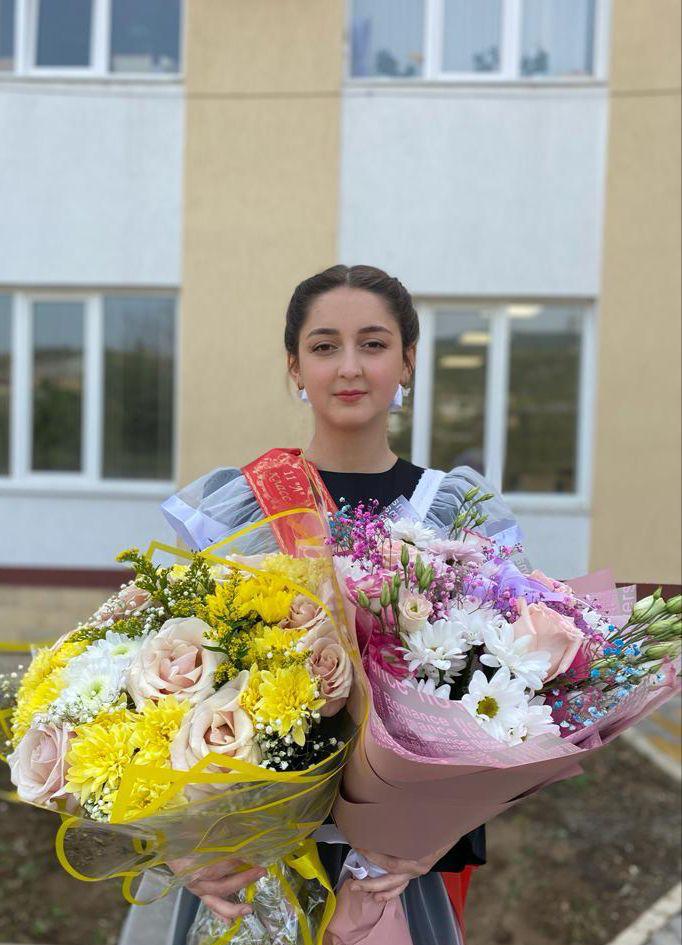 Еще одна стобалльница — Сабина Алиева из школы №20 Дербента