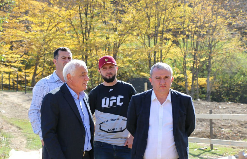 Глава Казбековского района проинспектировал ход работ на месте закладки «Сада памяти»