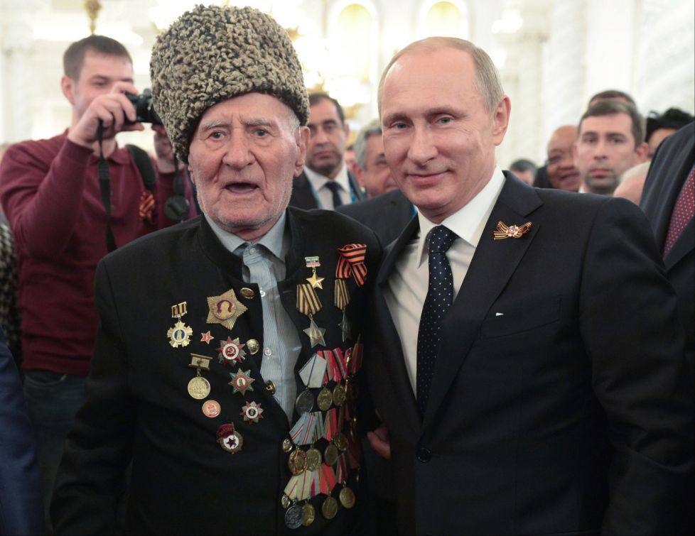 Сенатор Сулейман Керимов подарил ветерану на 100-летие 100 миллионов
