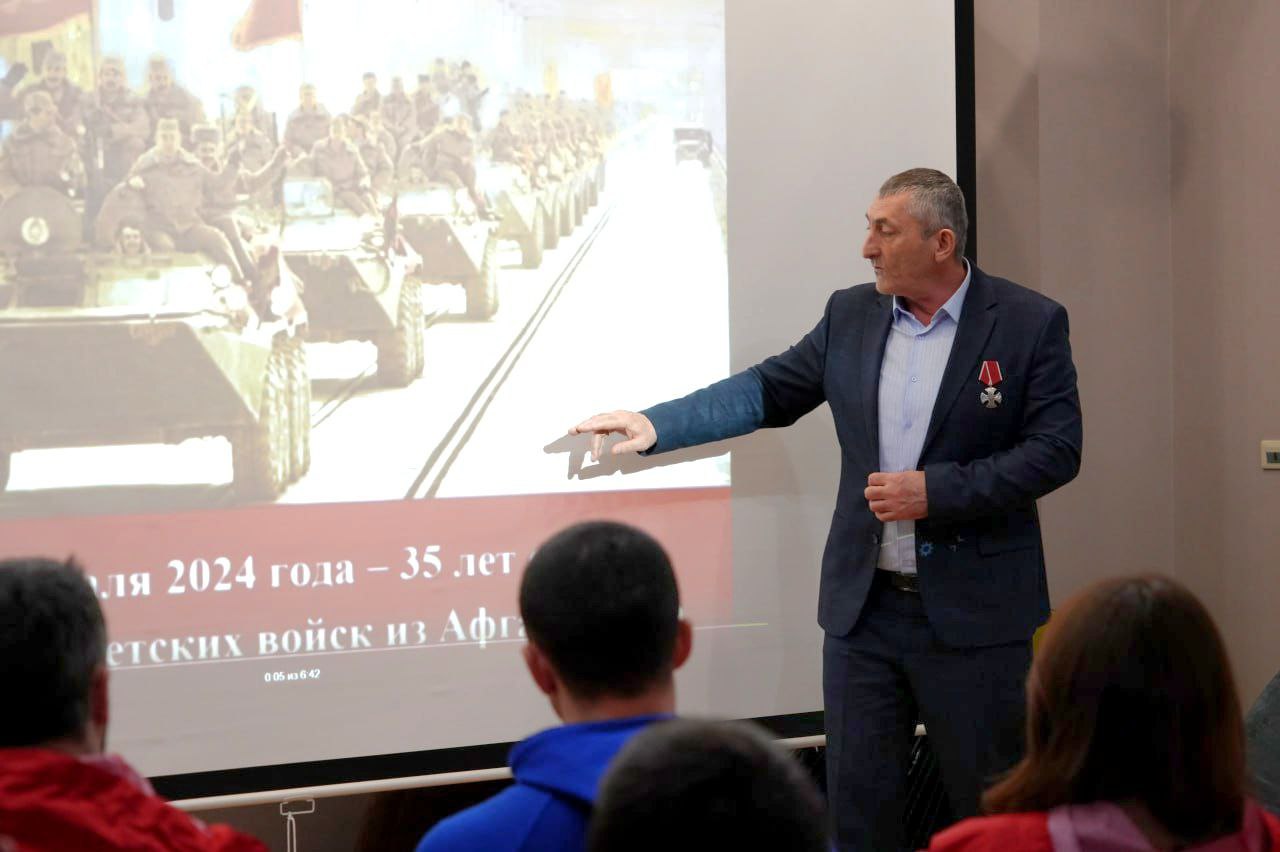 В Штабе Общественной поддержки РД прошла встреча с героями Афганских событий