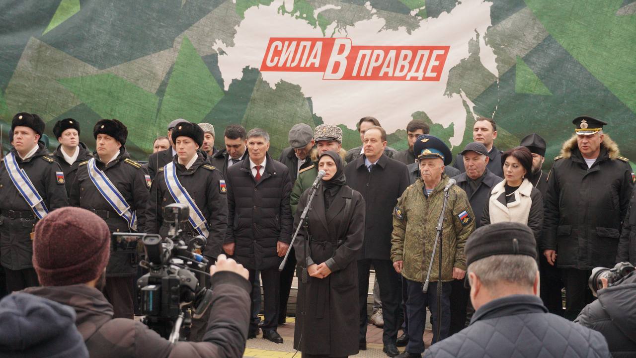 Жители Махачкалы встретили агитпоезд «Сила в правде»