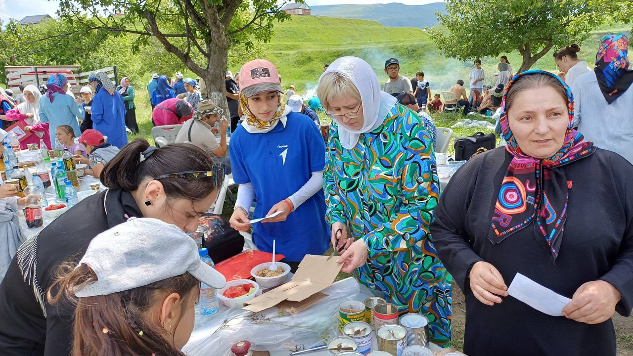 Семейный поход к Дню семьи, любви и верности прошёл в Хунзахском районе