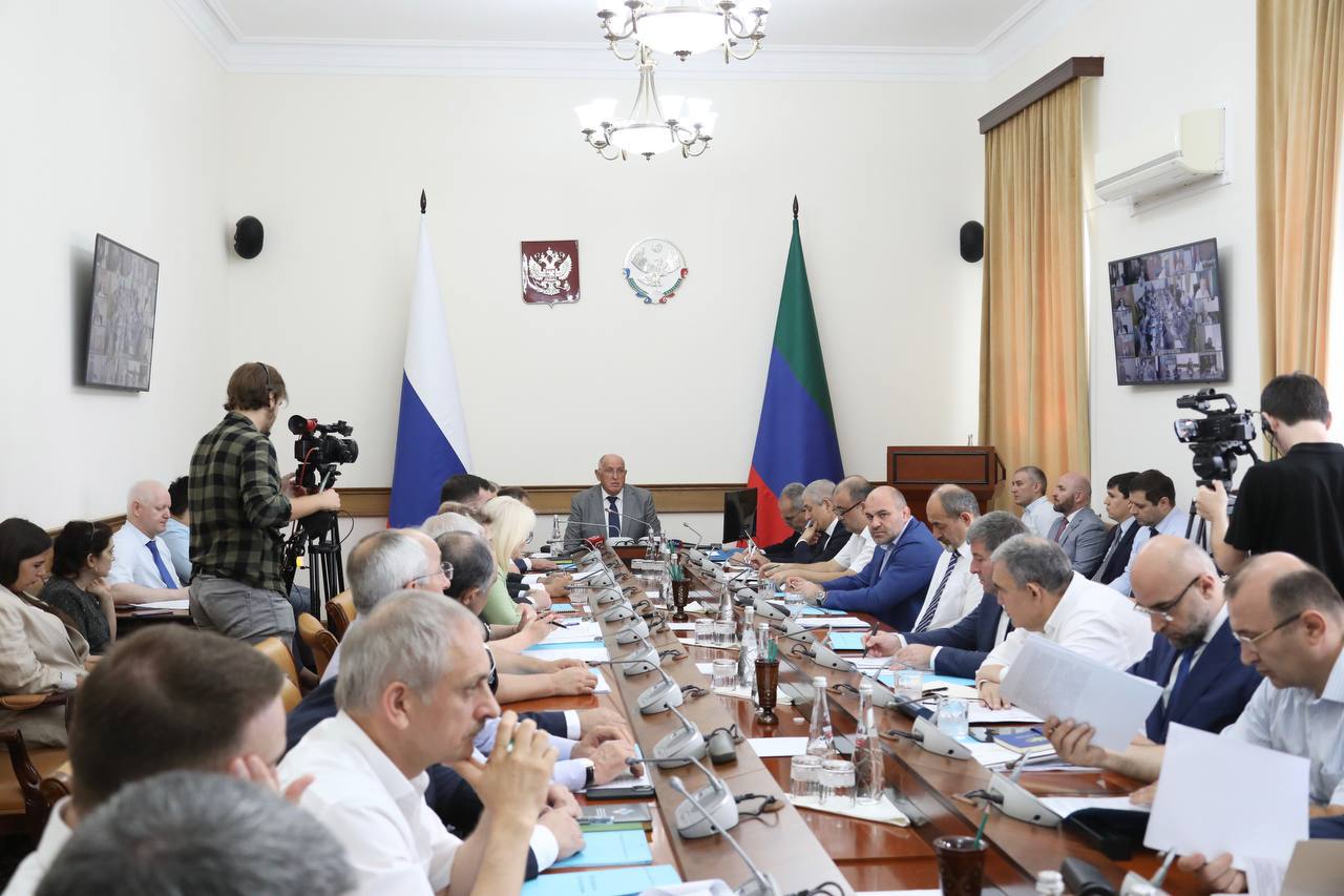 Исполнение республиканского бюджета обсудили под руководством Абдулмуслима Абдулмуслимова