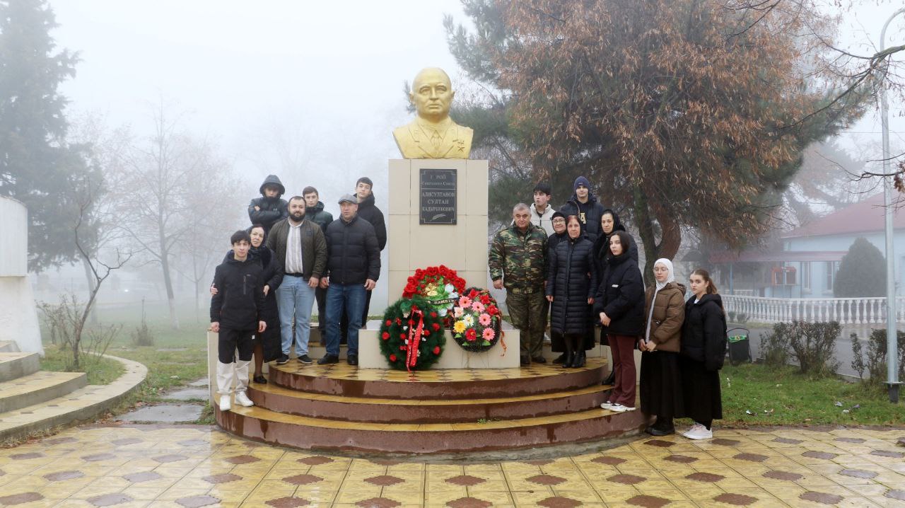 Торжественное возложение цветов к обелискам Героев Отечества состоялось в Кайтагском районе