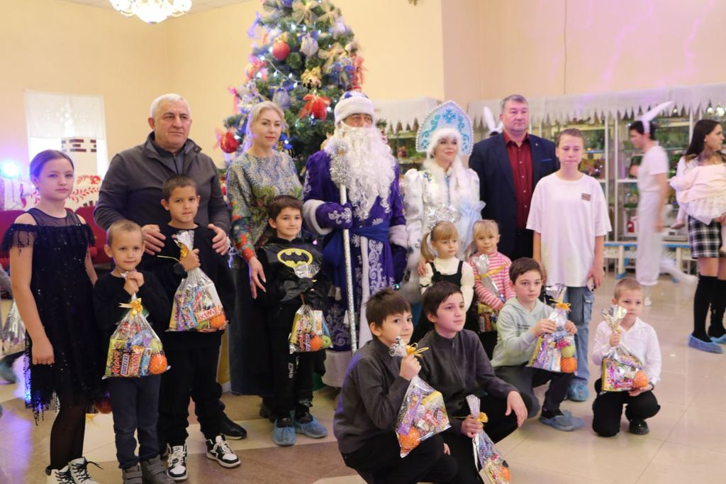 Новогодний праздник для детей участников СВО прошел в Кизляре