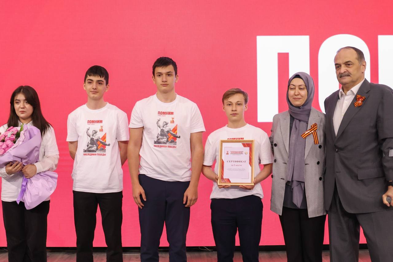 Сергей Меликов наградил победителей интеллектуальной игры «Наследники Победы»