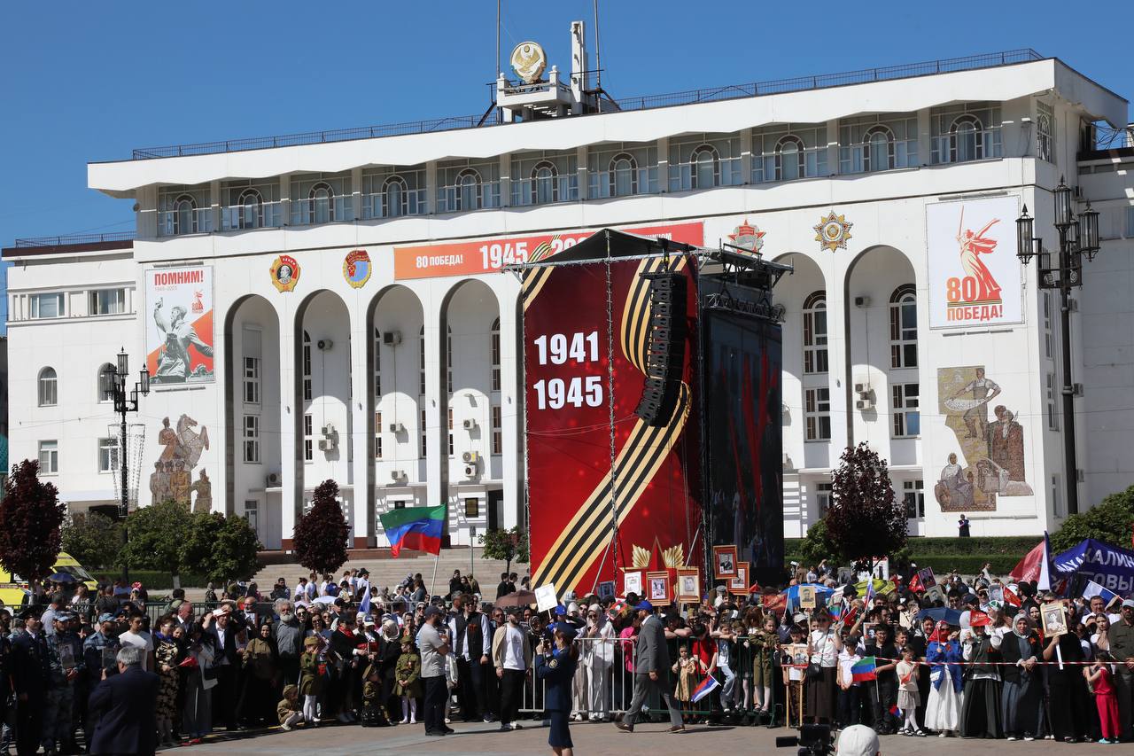 В Махачкале прошел торжественный митинг в честь 80-й годовщины Победы в Великой Отечественной войне