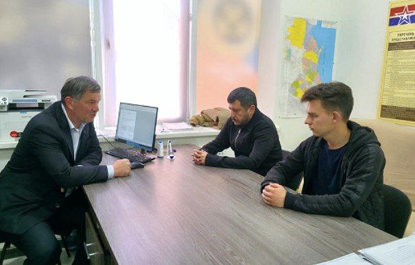 Руководитель Штаба общественной поддержки РД Магомед Магомедов встретился с добровольцами, отправляющимися в зону проведения СВО
