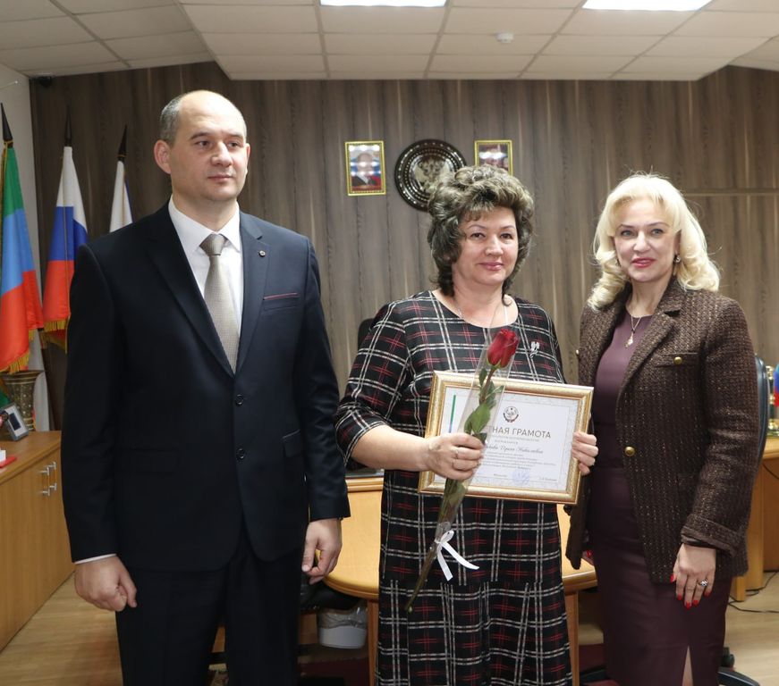 Министр культуры Дагестана Зарема Бутаева наградила работников культуры Кизляра