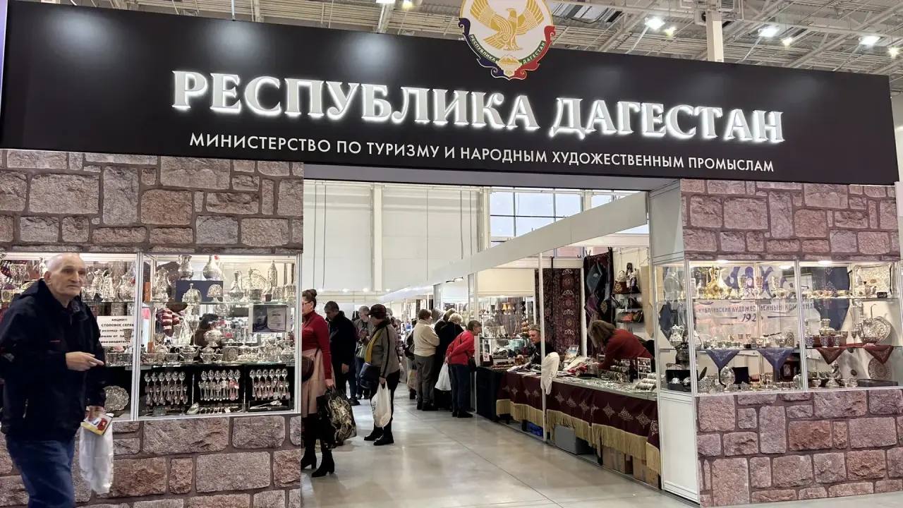 Дагестанские мастера представляют свои работы на выставке «ЛАДЬЯ. Зимняя сказка–2025»