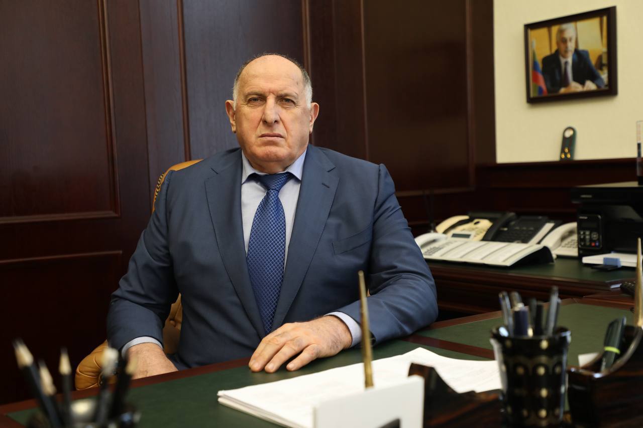 Абдулмуслим Абдулмуслимов поздравил журналистов и издателей Дагестана с Днем российской печати
