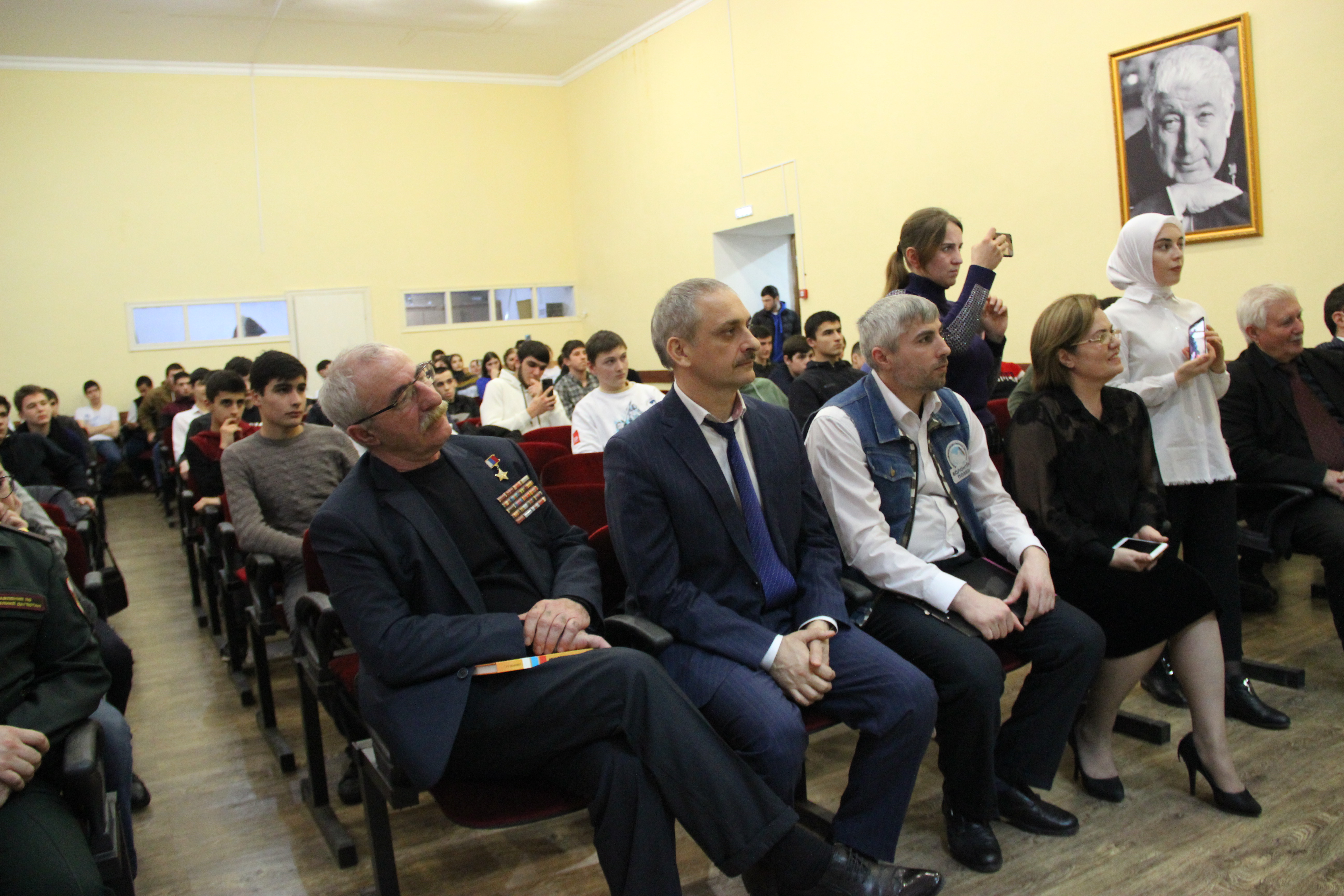 Урок мужества провели в Автодорожном колледже