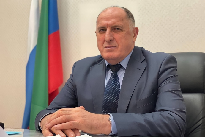 Абдулмуслим Абдулмуслимов поздравил дагестанок с Международным женским днём