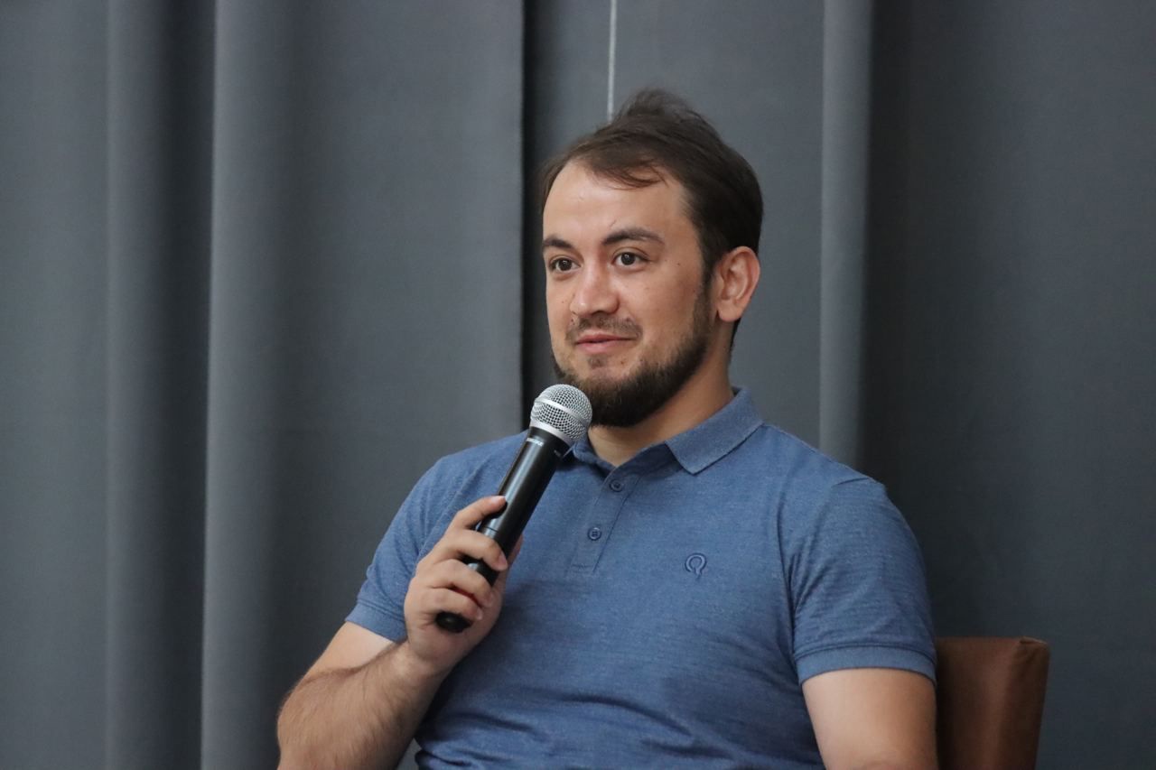 Студенты ДГУ получили именную стипендию Исрафила Исрафилова
