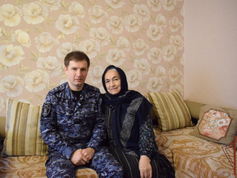 Сотрудник Росгвардии в Дагестане спас при пожаре семью