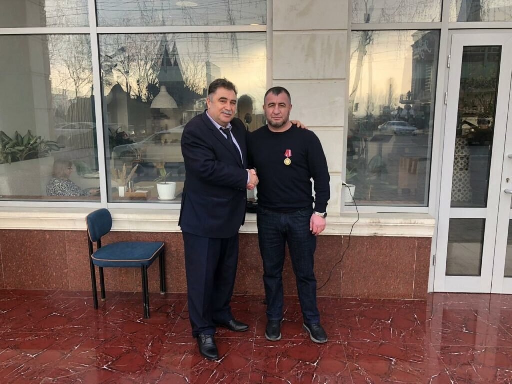 Мэра Дагогней Замира Гаджимурадова наградили золотой медалью имени генерал-полковника М.Т. Танкаева