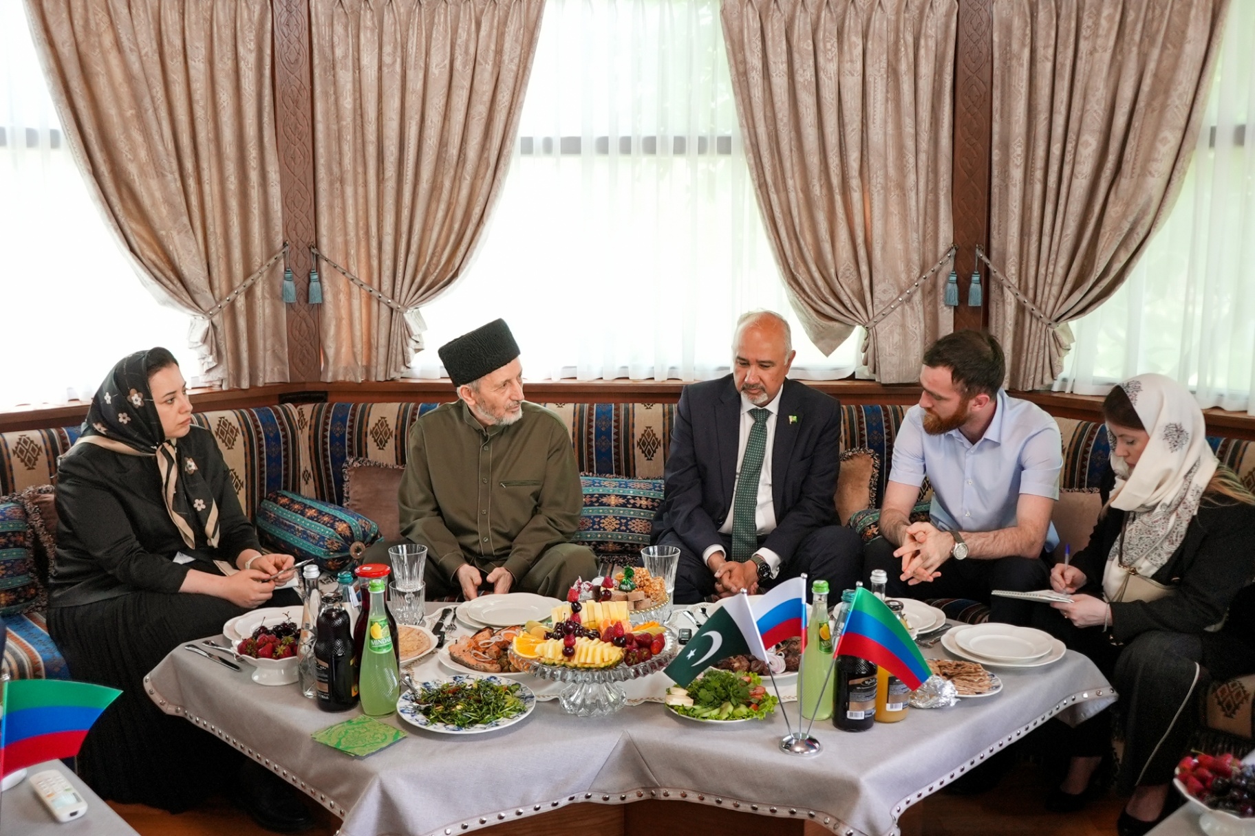 Темирлан Абуталимов и шейх Ахмад Афанди встретились с послом Пакистана в России