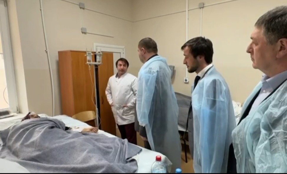 В Махачкале из-за падения сосульки женщина получила черепно-мозговую травму