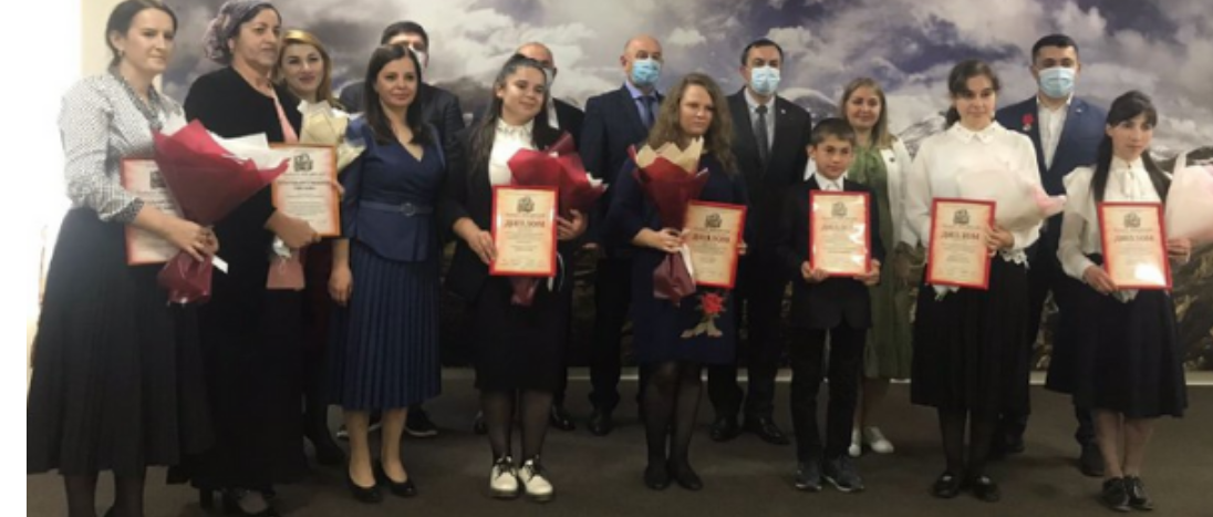 Победителей всероссийского конкурса "Правнуки победителей" наградили в Махачкале
