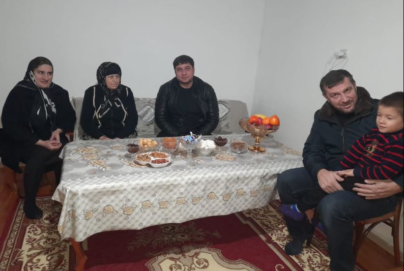 Социальные работники Минтруда Дагестана посетили семьи погибших военнослужащих в Хасавюртовском районе