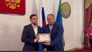 В постпредстве Дагестана в Москве Сергей Меликов наградил председателей дагестанских студенческих сообществ