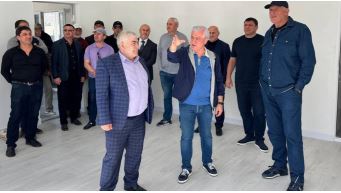 Абдулмуслим Абдулмуслимов посетил стройку швейной фабрики с селе Карата
