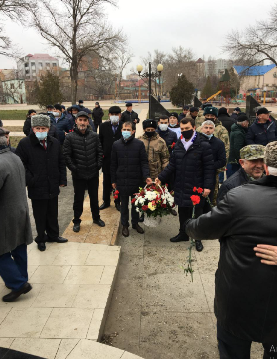 Сегодня, в день вывода советских войск из Афганистана, в Махачкале возложили цветы к памятнику "афганцам"