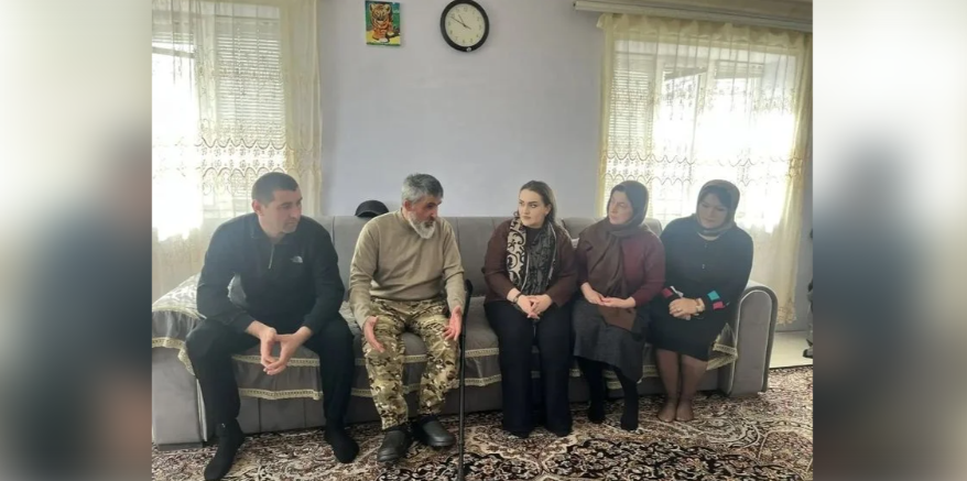 Совет женщин при главе Хивского района навестил семьи погибших участников СВО