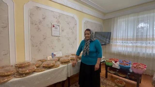 Пенсионерка из Каспийска Бадуржиган Рамазанова передала бойцам СВО сладости собственного приготовления.