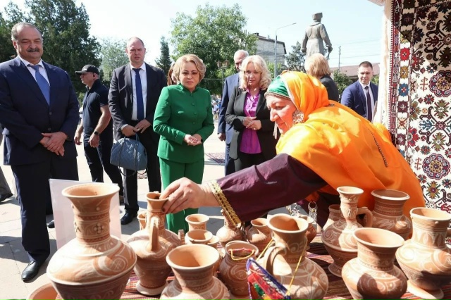 Министр культуры Дагестана Зарема Бутаева поздравила коллег с 90-летием ведомства