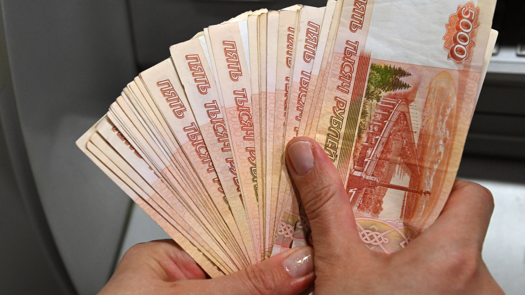 Сетевой альфонс в Хасавюрте выманил у девушки 650 тысяч рублей