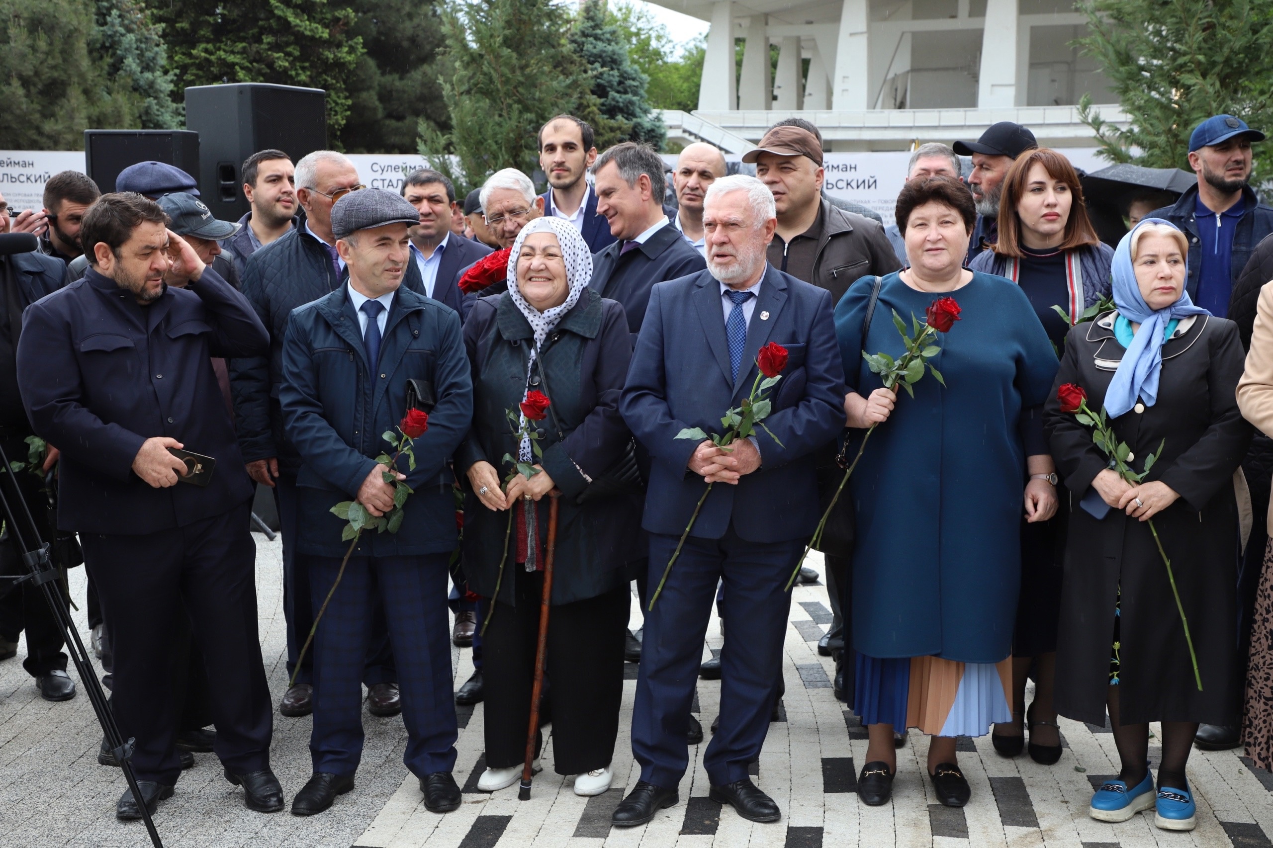 В Махачкале состоялся торжественный митинг к 155-летию Сулеймана Стальского