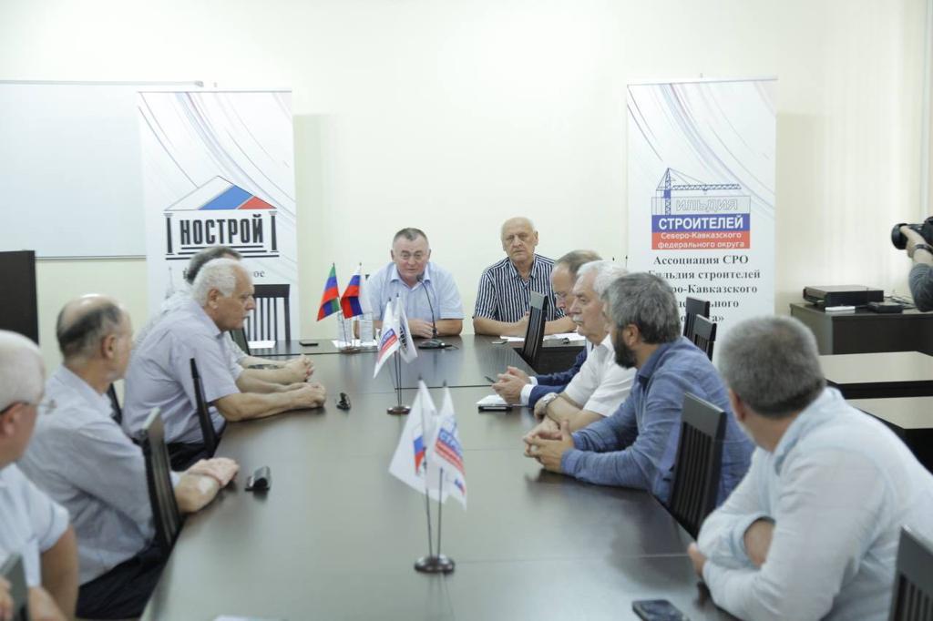 К Дню строителя: Гильдия строителей СКФО наградила лучших