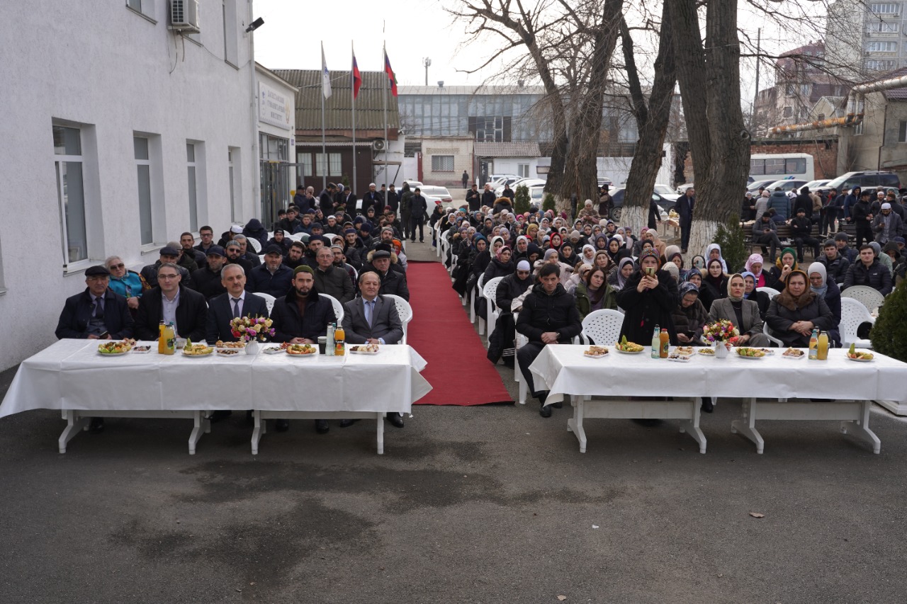 ДГИ открыл Год Расула Гамзатова