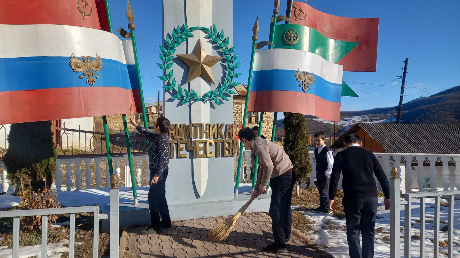 Школьники Кайтагского района провели предпраздничный субботник