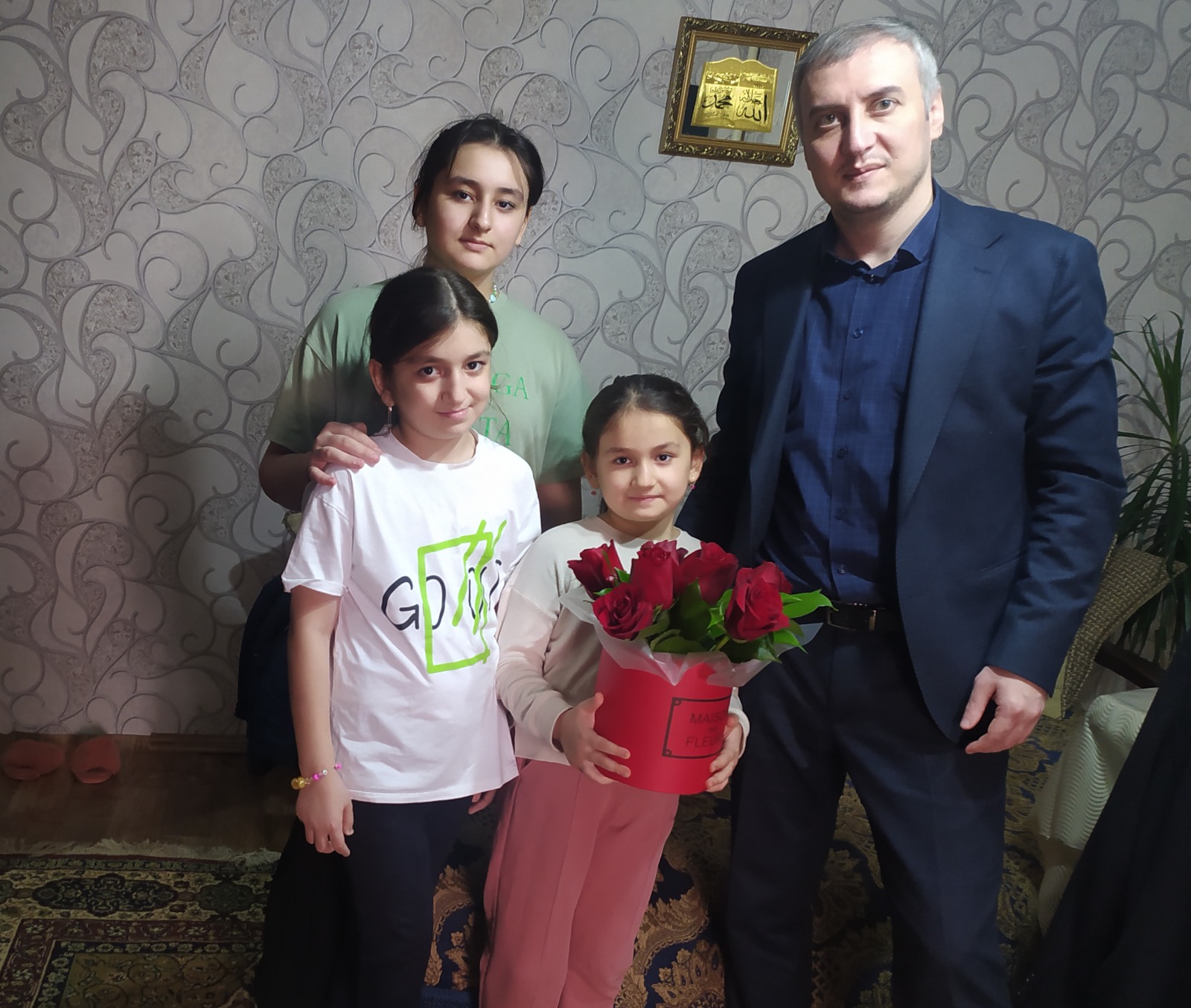 Абдуразак Джамалудинов поздравил вдову участника СВО с Праздником 8 Марта