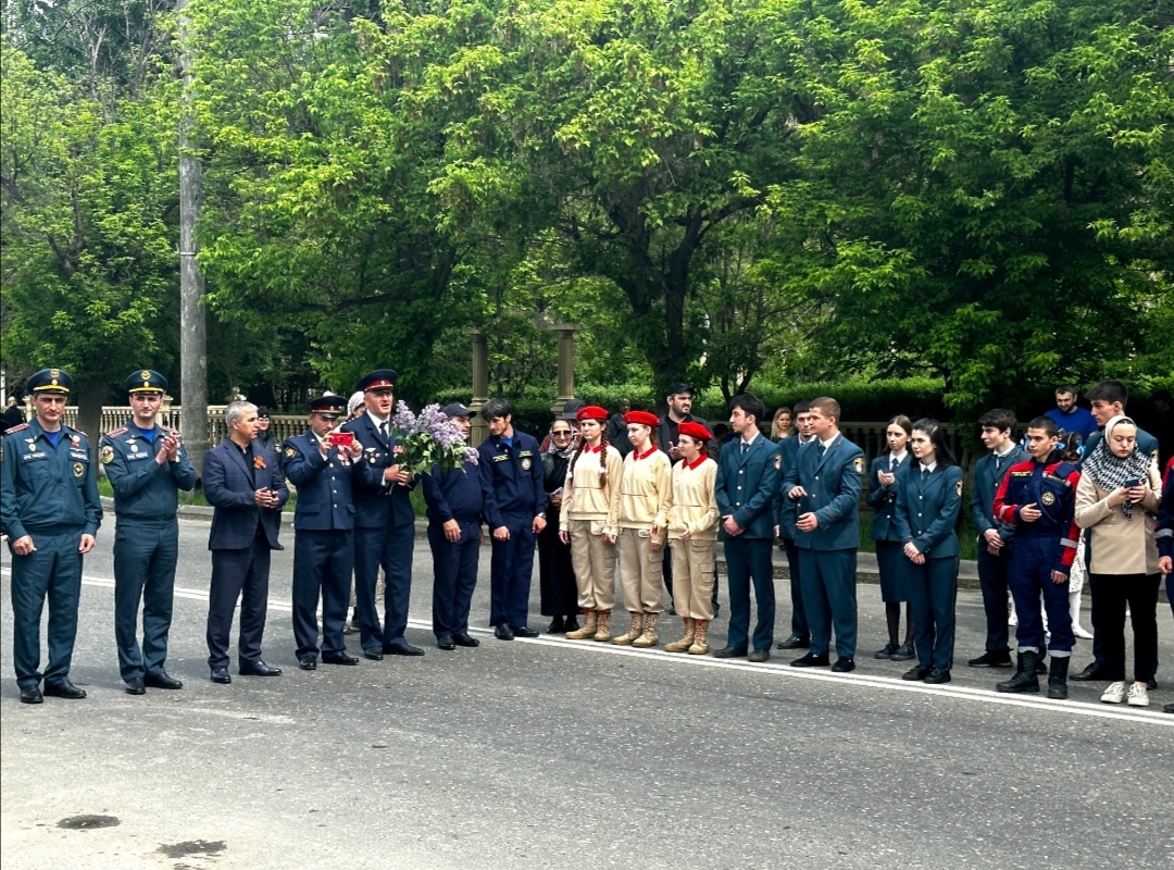 В Дагестане прошёл первый парад у дома ветерана