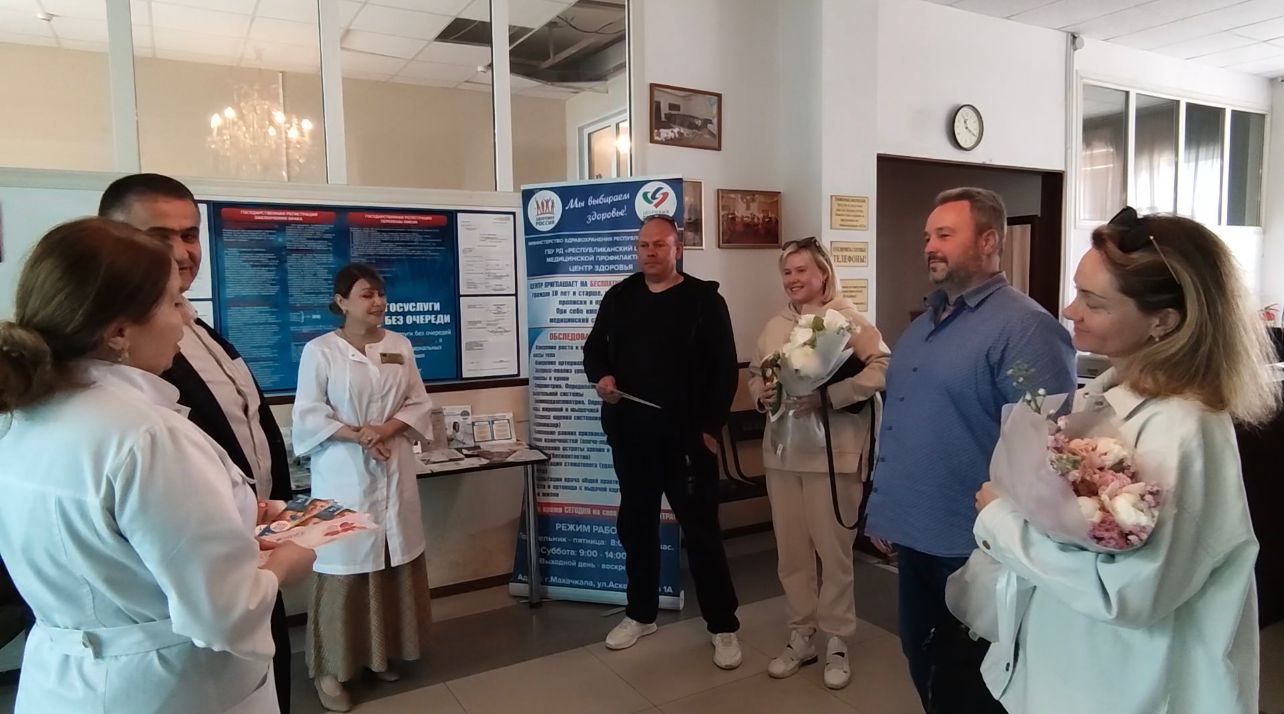 «Мы выбираем здоровье!» В Махачкале для будущих супругов врачи организовали масштабную акцию