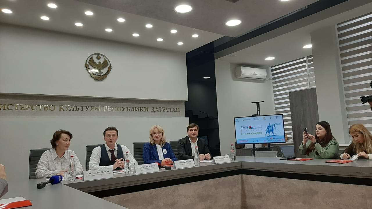 В Махачкале проходит пресс-конференция с Народным артистом России Сергеем Безруковым