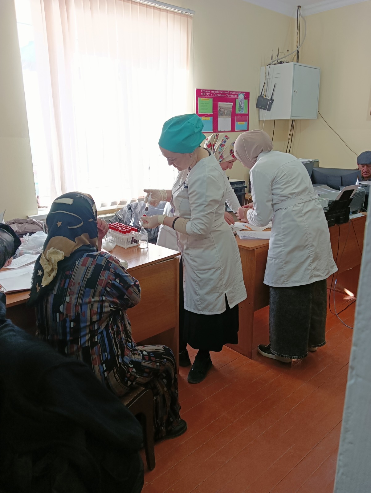 Соцработники Цумадинского района обеспечили доставку подопечных на медобследование