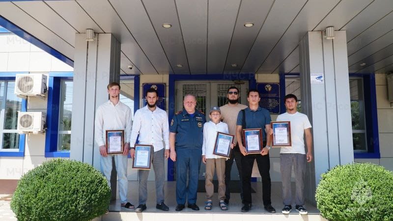 В Махачкале наградили дагестанцев за спасение людей
