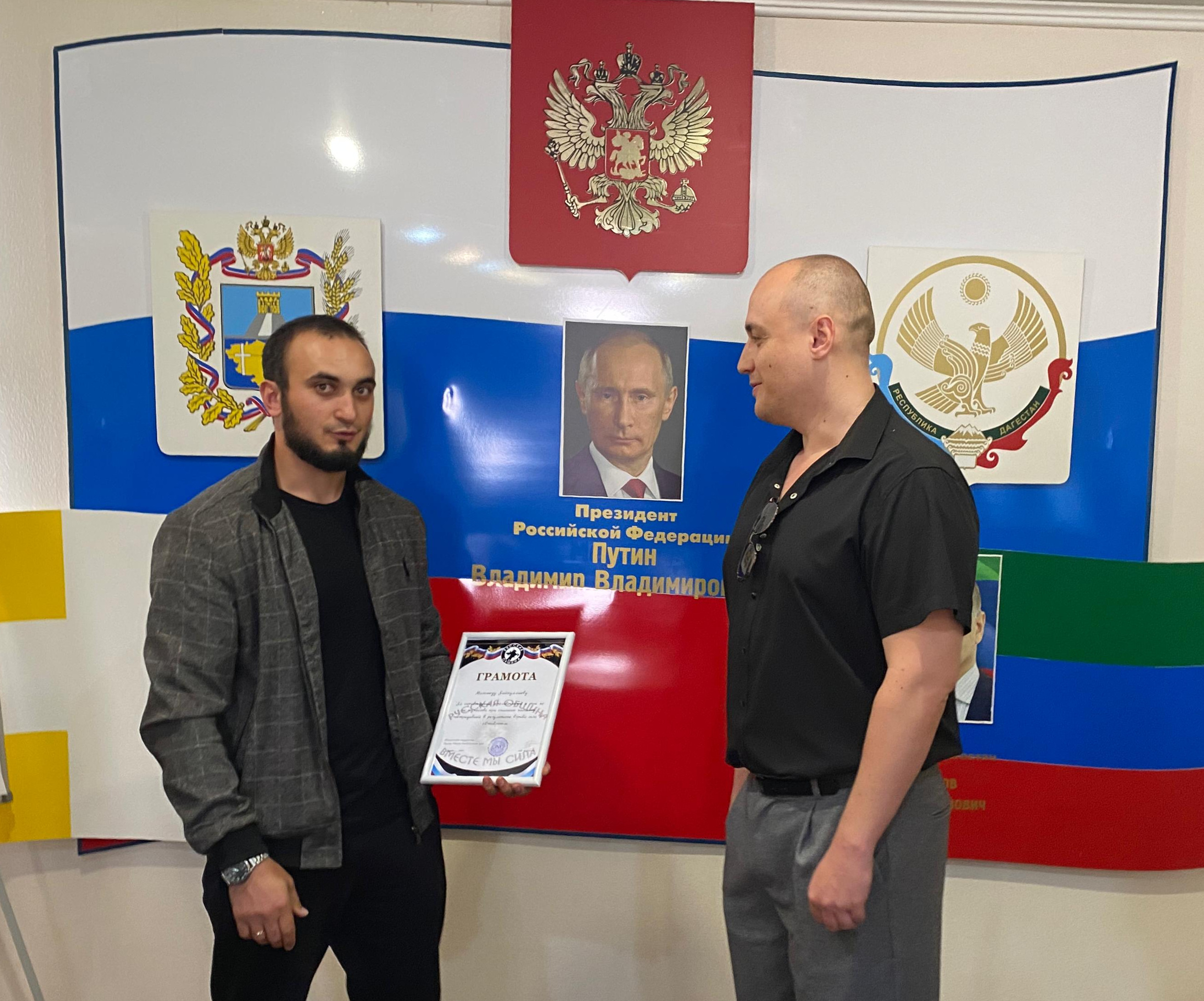 В Ставропольском крае чествовали Магомеда Зайпуллаева, отличившегося при спасении жительницы дома, в котором произошёл взрыв бытового газа
