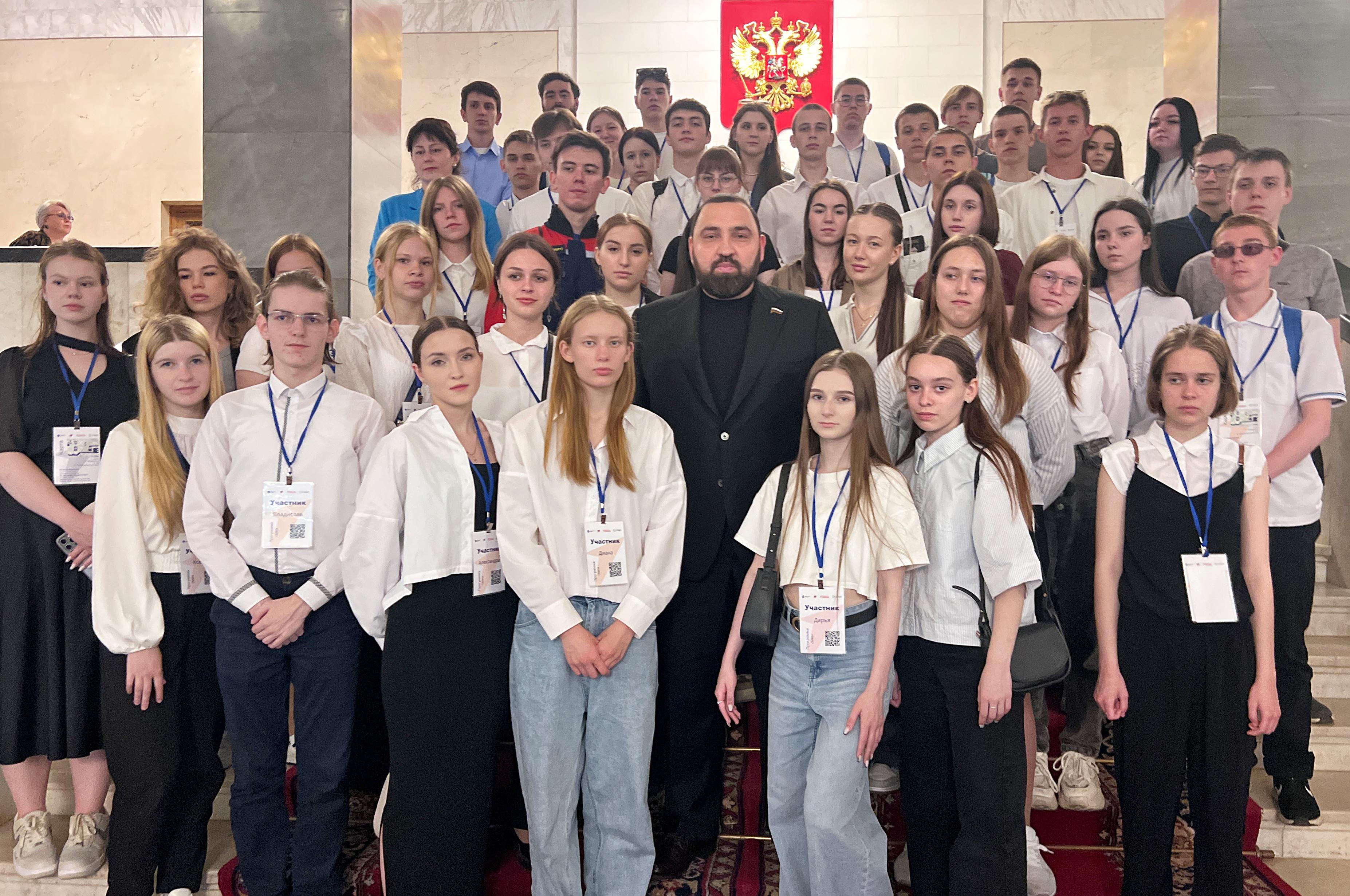 По приглашению депутата Султана Хамзаева Государственную Думу посетили дети участников СВО