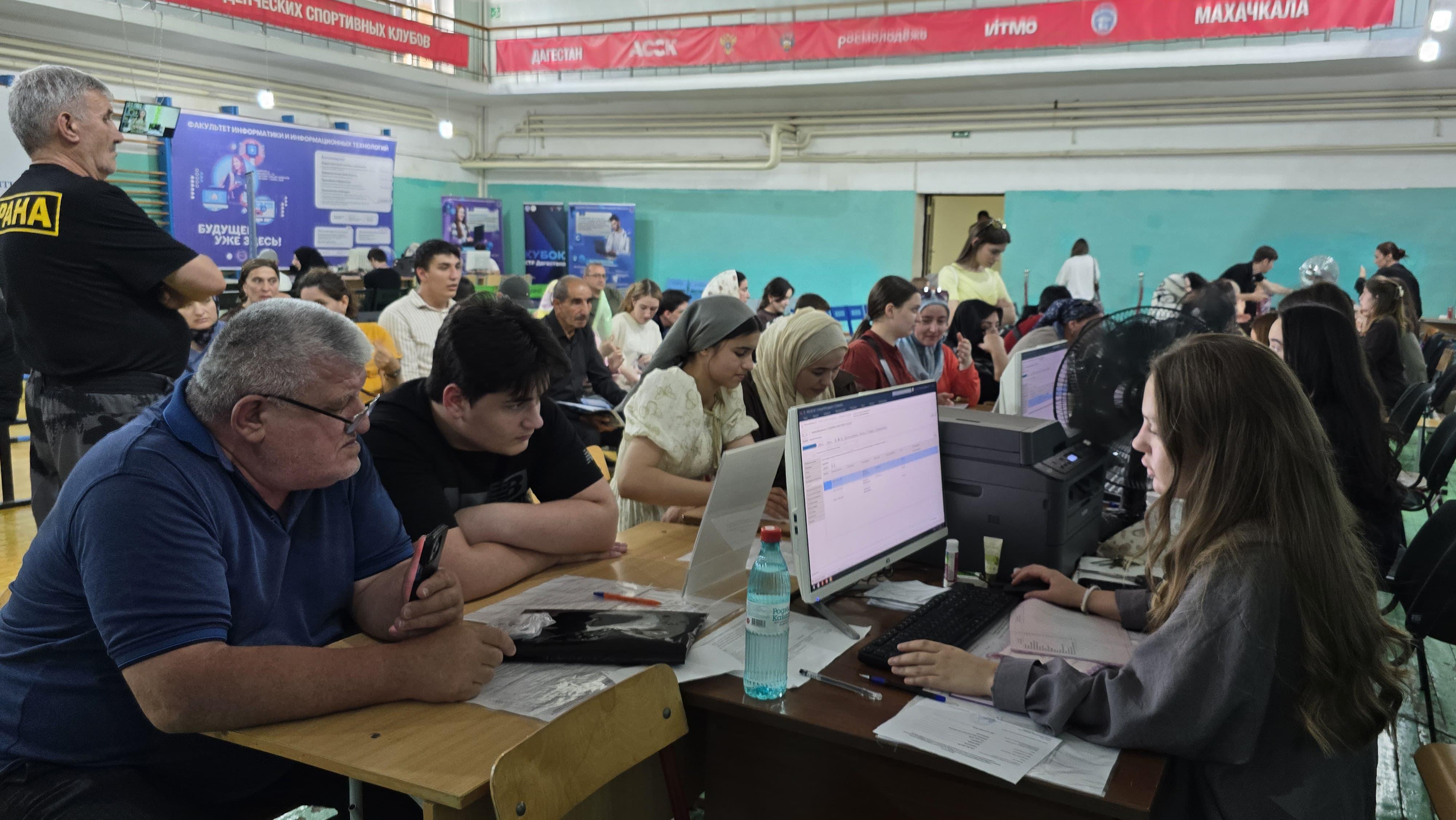 Приемная кампания ДГУ-2025: кто в лидерах по числу поданных заявлений?