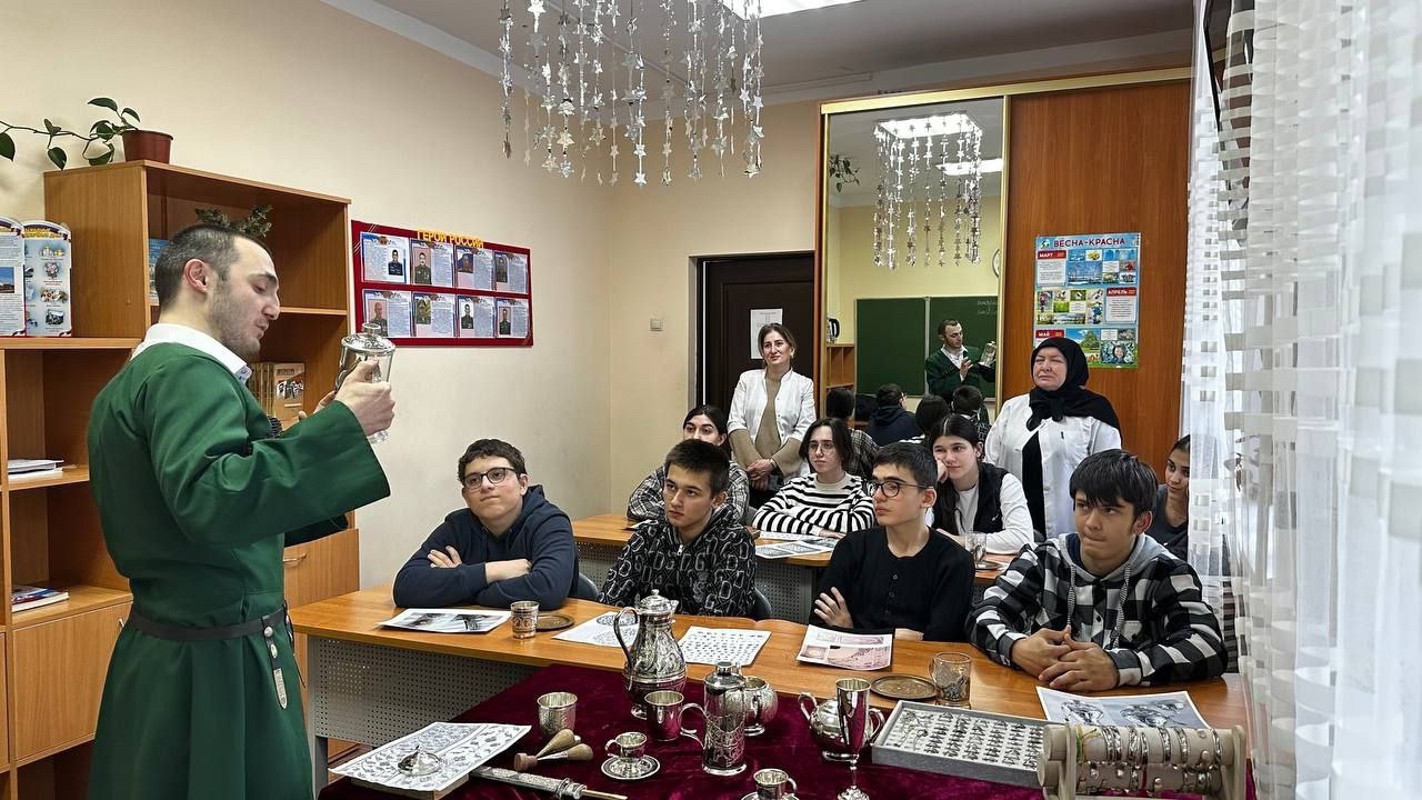 Мастер-класс по ювелирному искусству для детей интерната