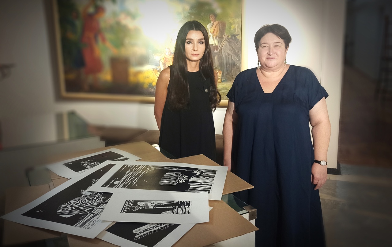 Молодая художница Гульнара Алиева подарила Дагестанскому национальному музею свои работы