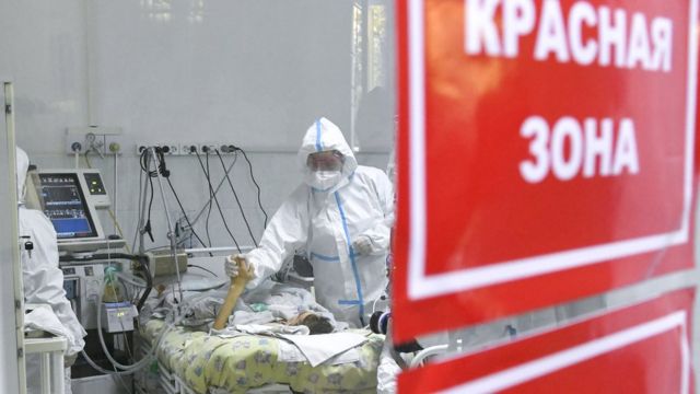 Корреспонденты из Каспийска посетили красную зону городского ковид-госпиталя