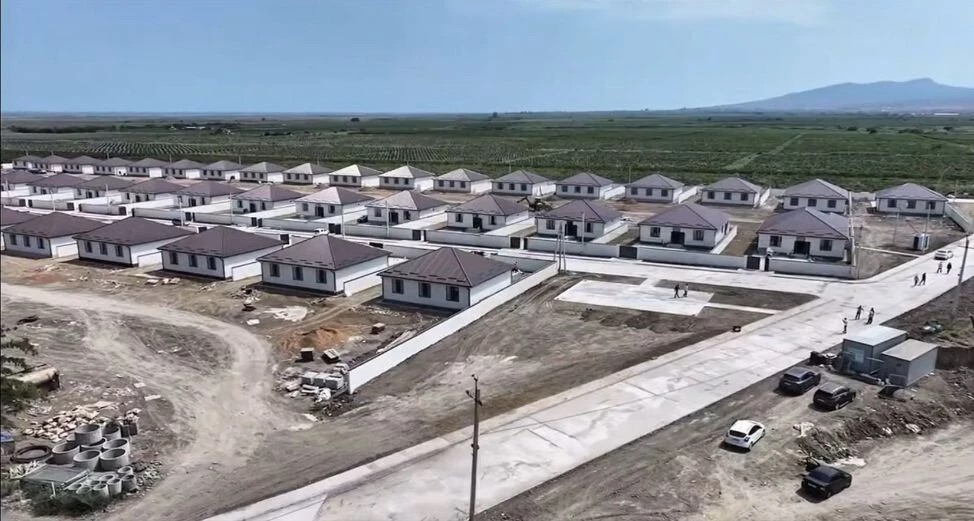 В Мамедкале завершили строительство жилья для пострадавших от паводков